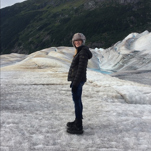 Meet your Posher, Heather - Picture 1 of 1